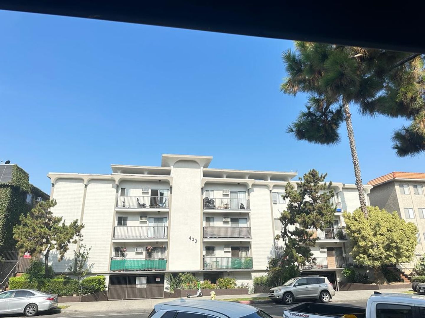 Los Angeles Apartment: 433 S. Hobart Blvd.
