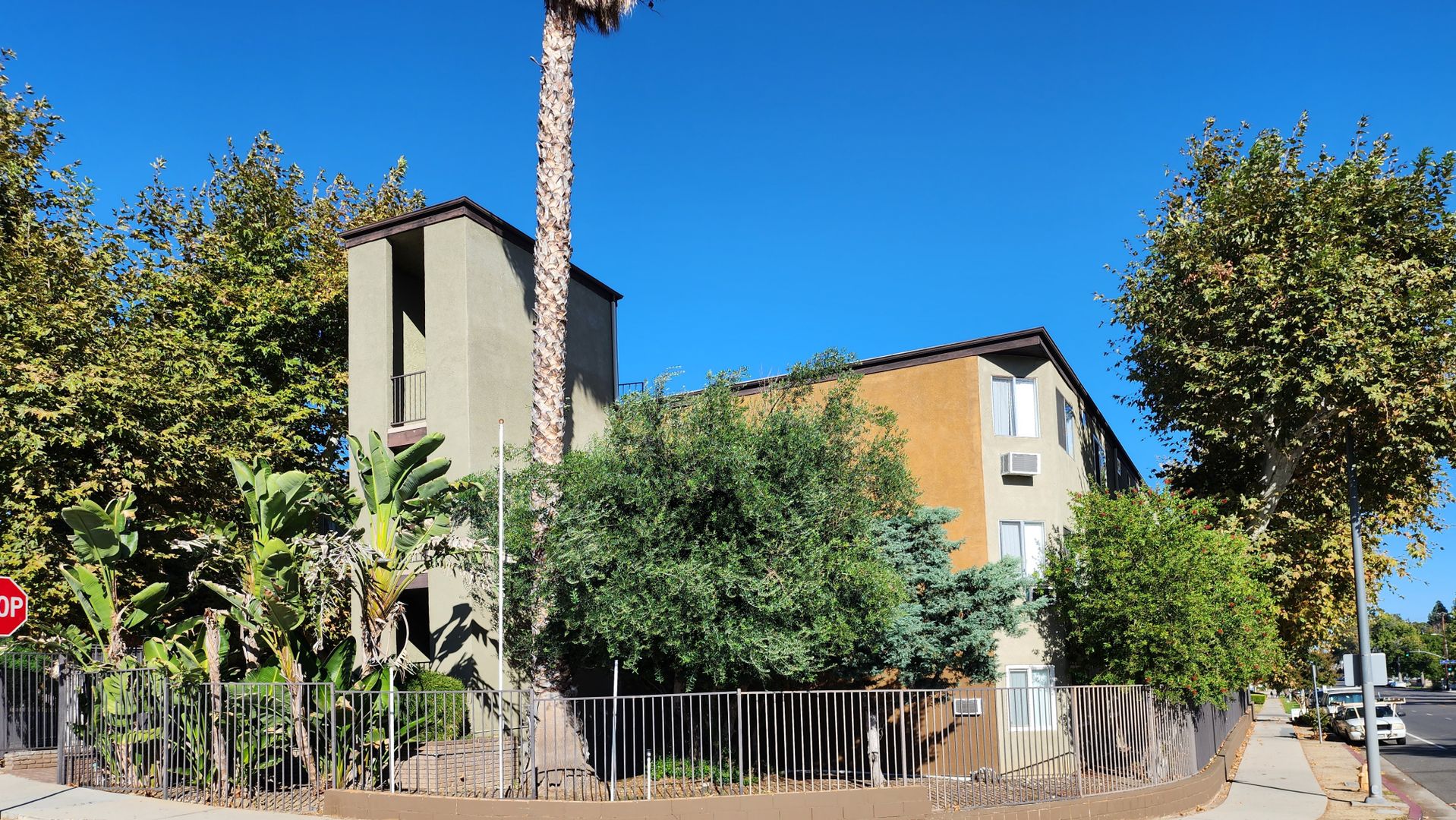Canoga Park Apartment: 8700 Topanga Canyon Blvd