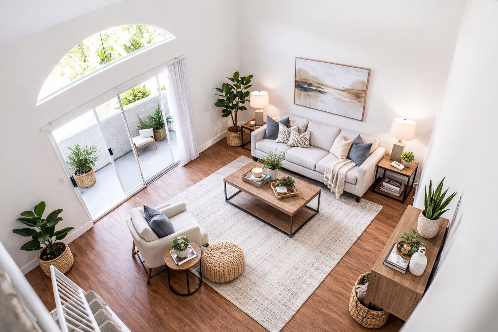 Los Angeles Apartment: 2330 North Cahuenga Blvd