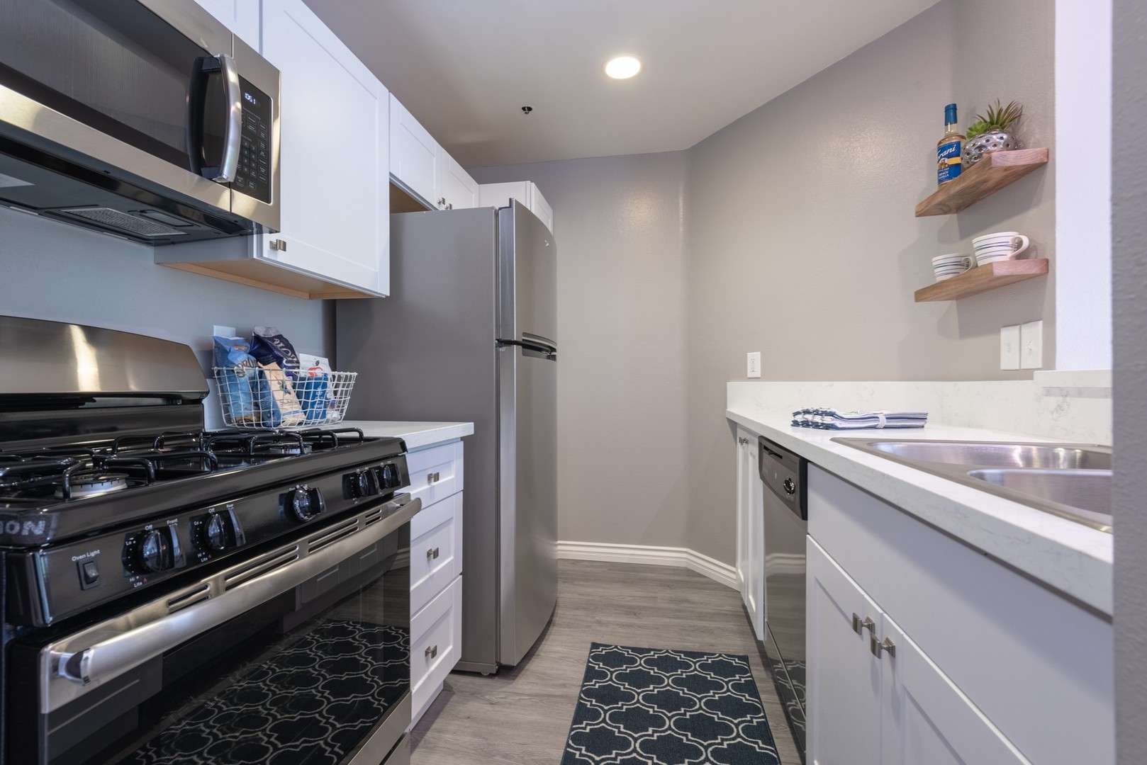 North Hollywood Apartment: 11473 Riverside Drive