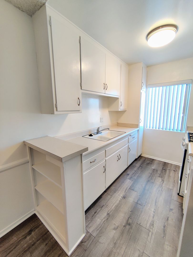 Valley Village Apartment: 5516 Corteen Place