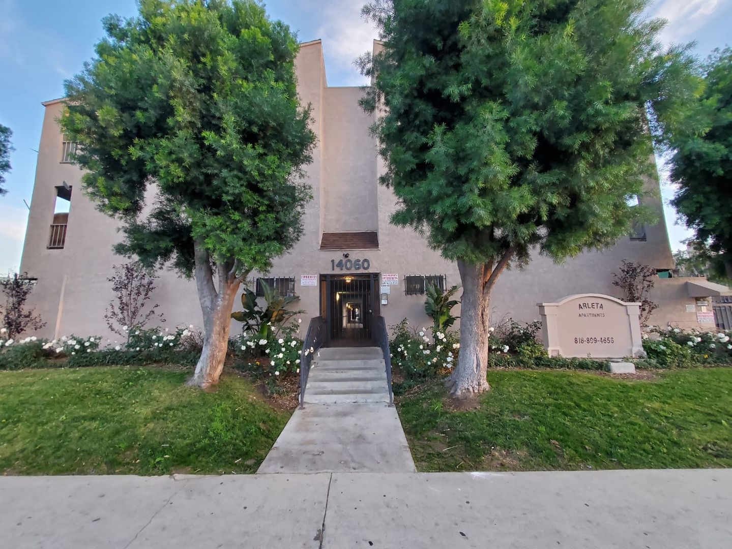 Arleta Apartment: 14060 Van Nuys Blvd