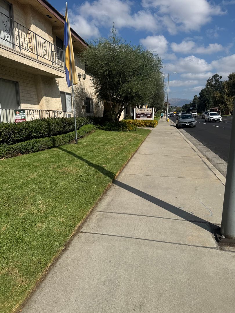 Canoga Park Apartment: 7909 Topanga Canyon Blvd