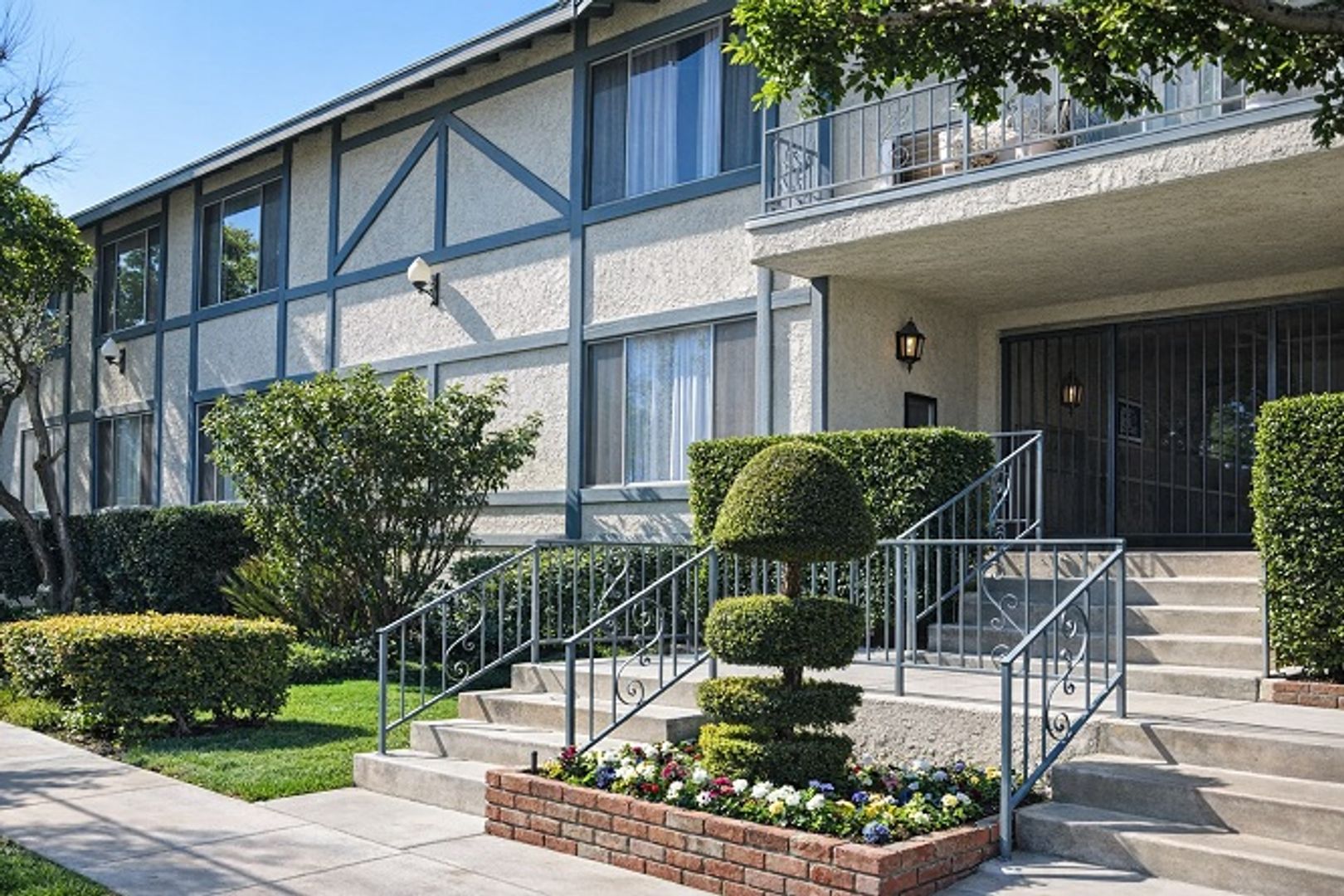 Valley Village Apartment: 5747 Laurel Canyon Boulevard