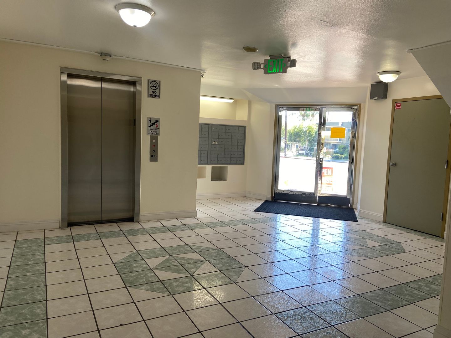 Tarzana Apartment: 5665 Reseda Blvd.