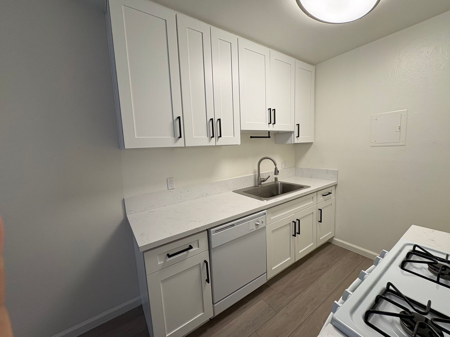 Canoga Park Apartment: 21910 Roscoe Blvd