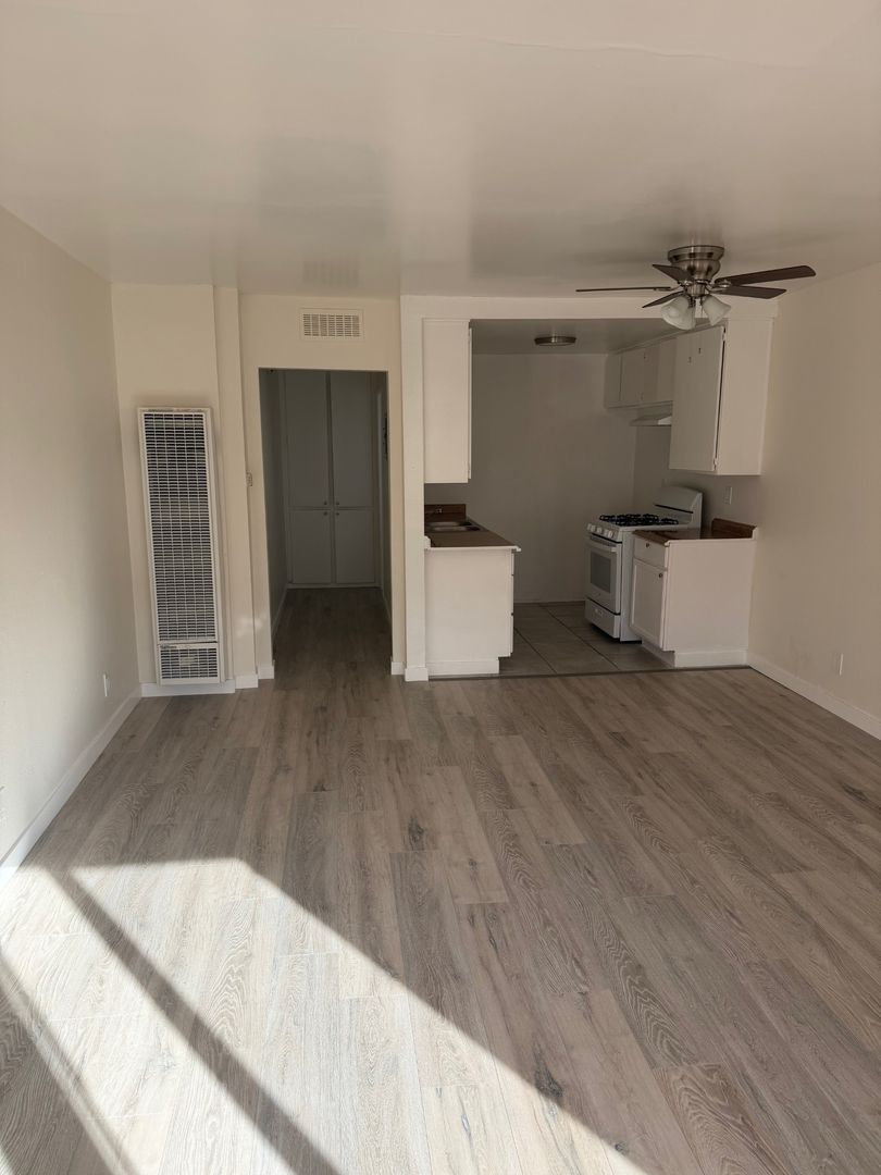 Canoga Park Apartment: 19945 Roscoe Blvd