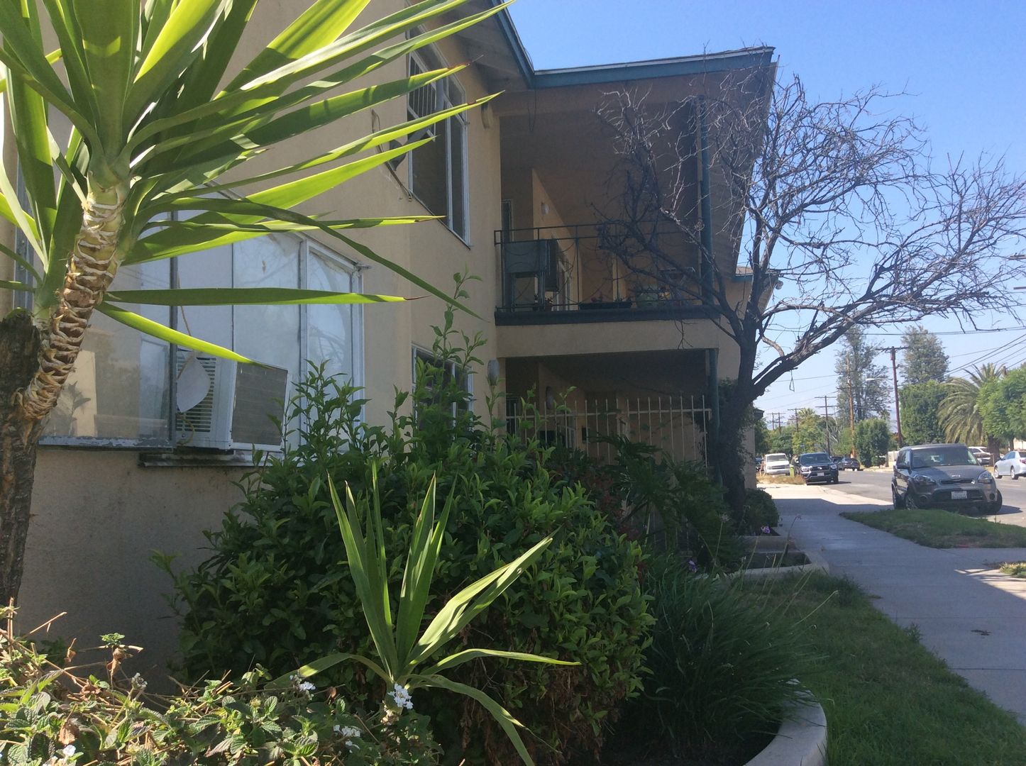 North Hollywood Apartment: 6805 Bellaire Ave.