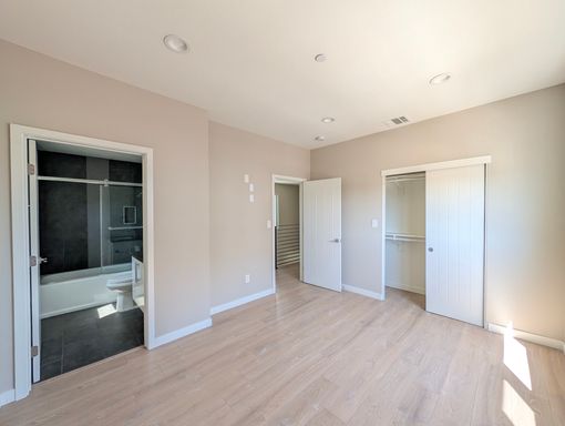 Large 3 Bed / 3.5 Bath in North Hollywood – photo 1