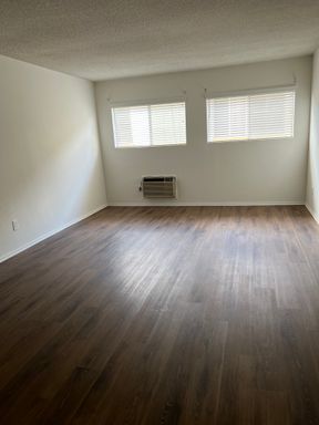 Mid Century reimagined. Newly remodeled One bedroom Unit in Vintage Hollywood. – photo 1