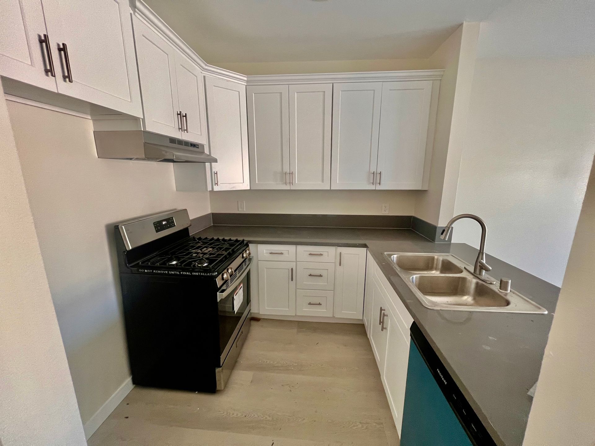 Tujunga Apartment: 10051 Pinewood Ave.