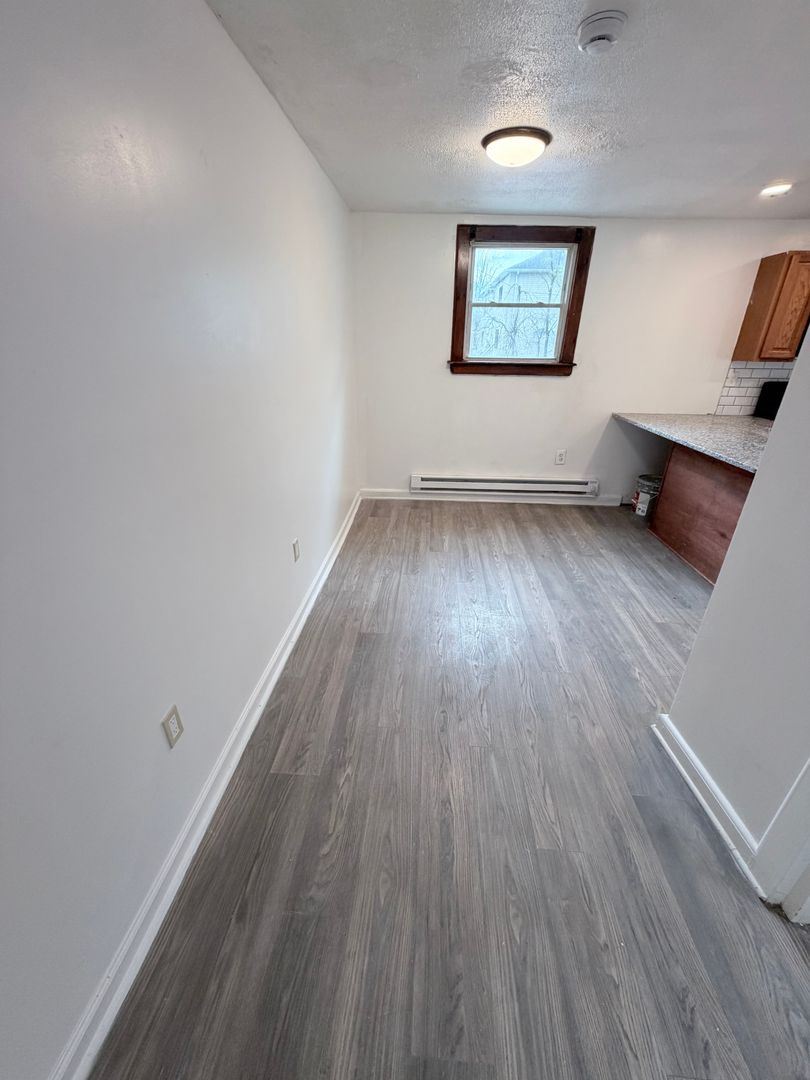 Newark Apartment: 475 Clinton Ave #477
