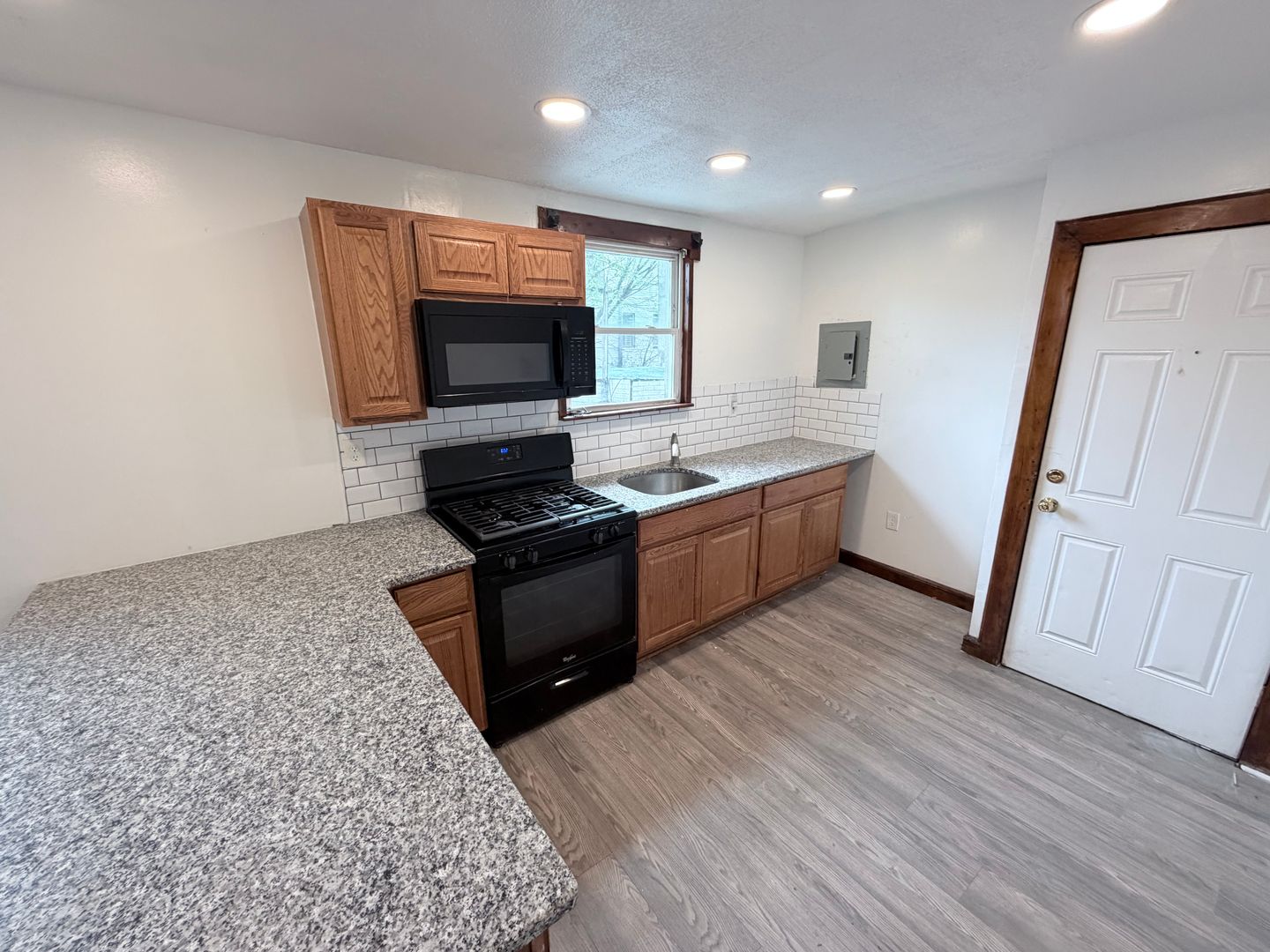 Newark Apartment: 475 Clinton Ave #477