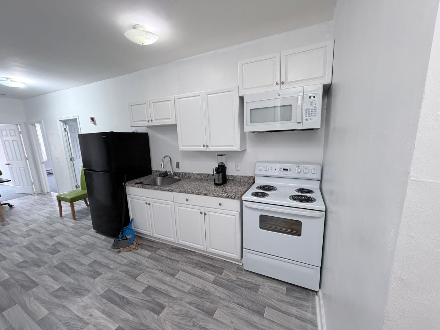 Trenton Apartment: 1165 E State St