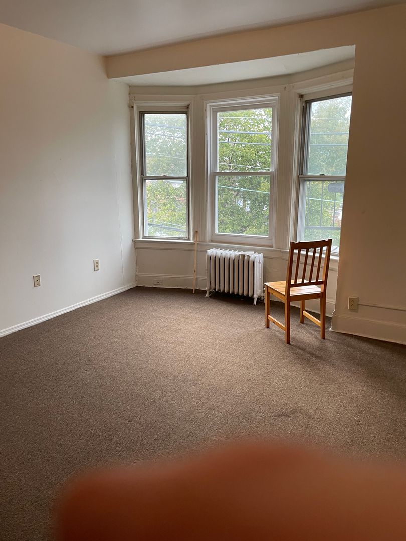 Trenton Apartment: 1165 E State St