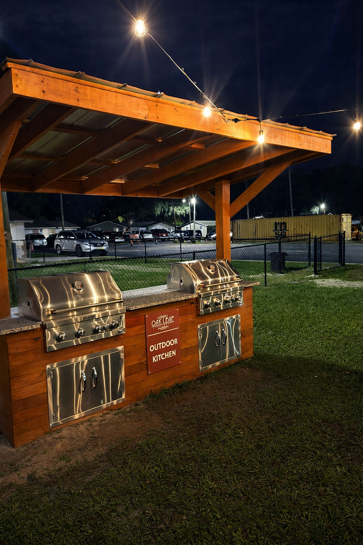 Palmetto Apartment: 900 21st St. E