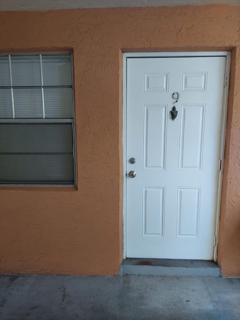 Pompano Beach Apartment: 978 SW 10th Drive