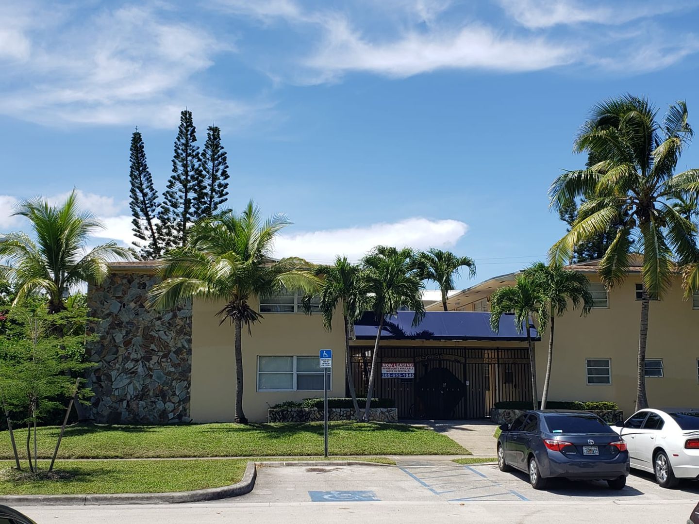 North Miami Beach Apartment: 2121 NE 168th Street