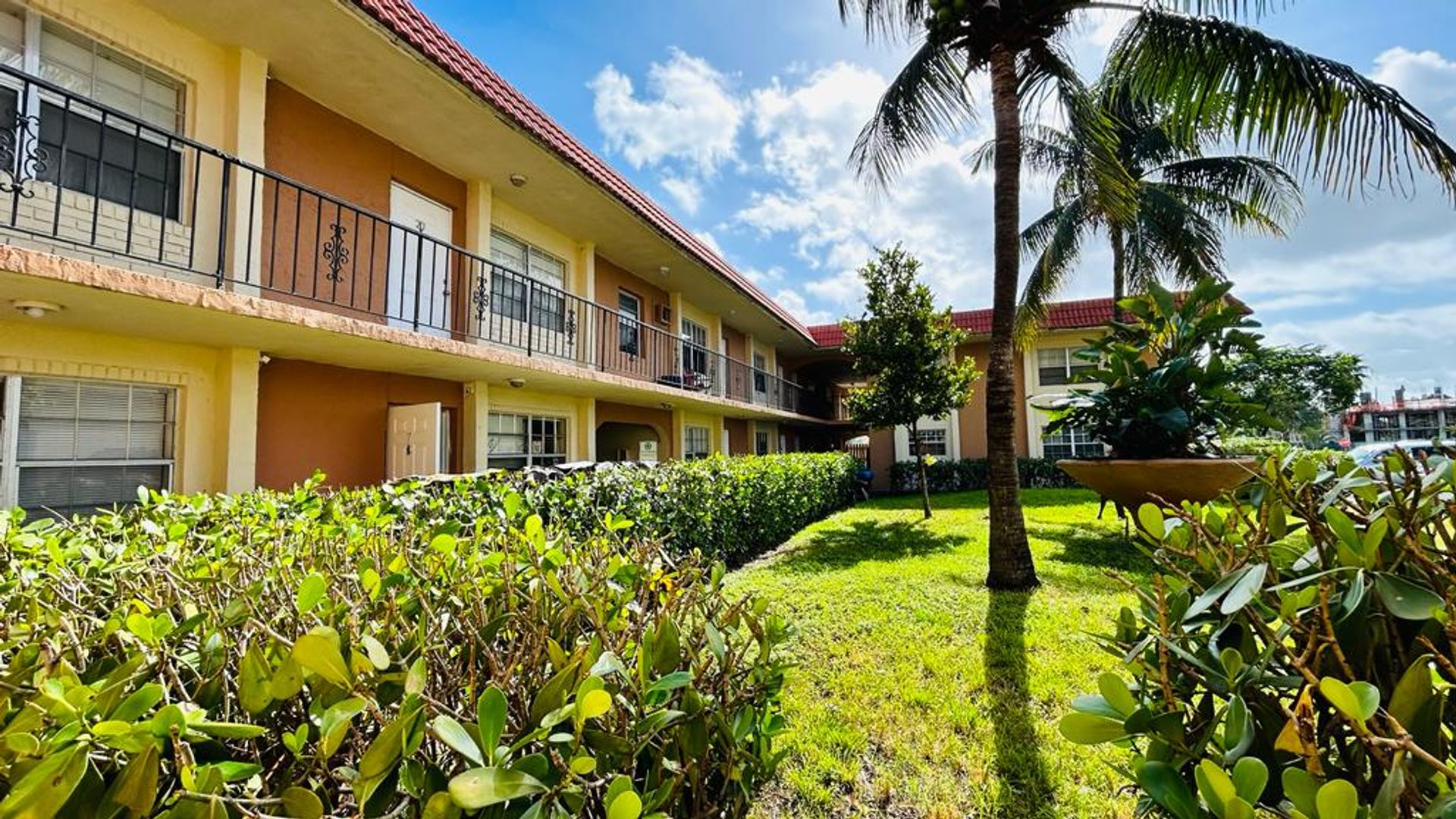 Pompano Beach Apartment: 978 SW 10th Drive