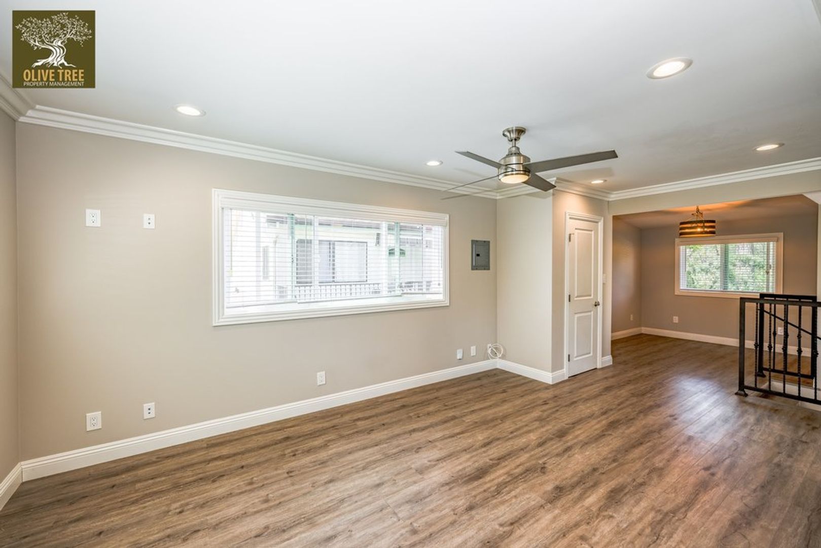 Fully Updated Spacious Studio Above Garages in Pasadena! 7 of 10