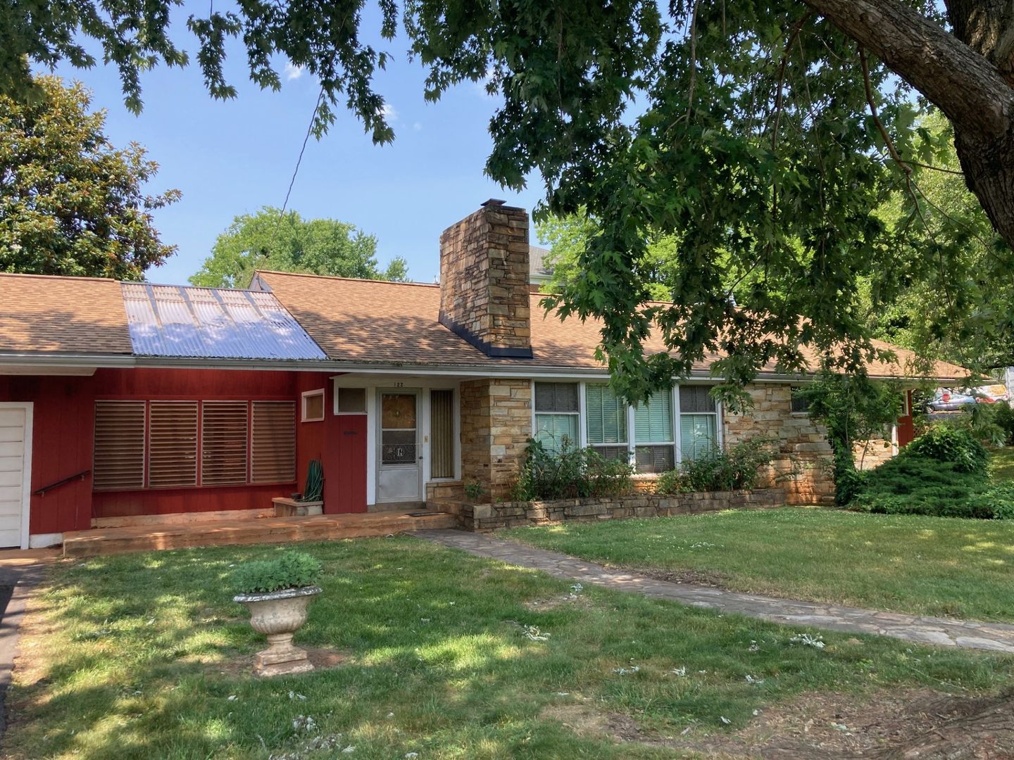 Culpeper House: 122 West Scanlon Street