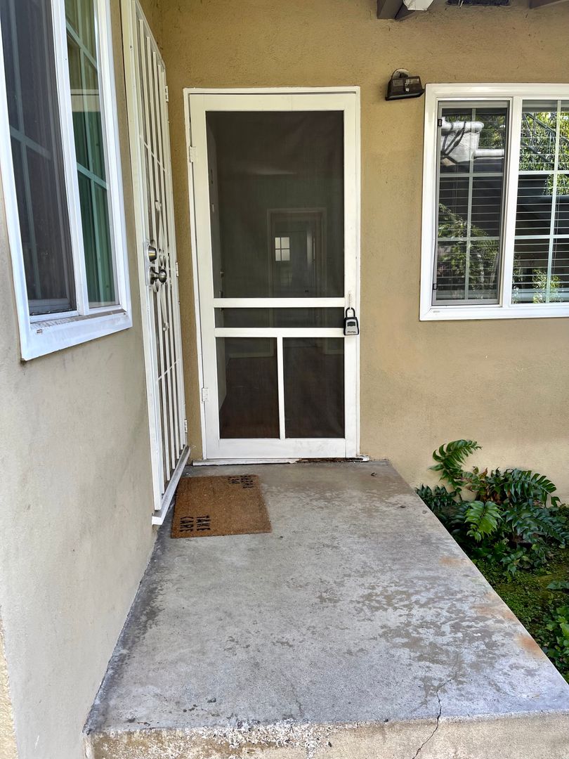 Santa Monica Apartment: 718 Kensington Road