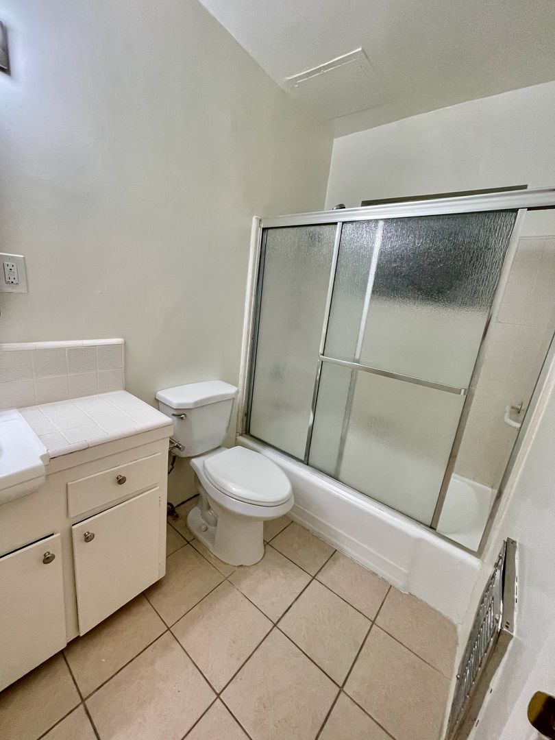 West Hollywood Apartment: 1411 N. Fairfax Ave.