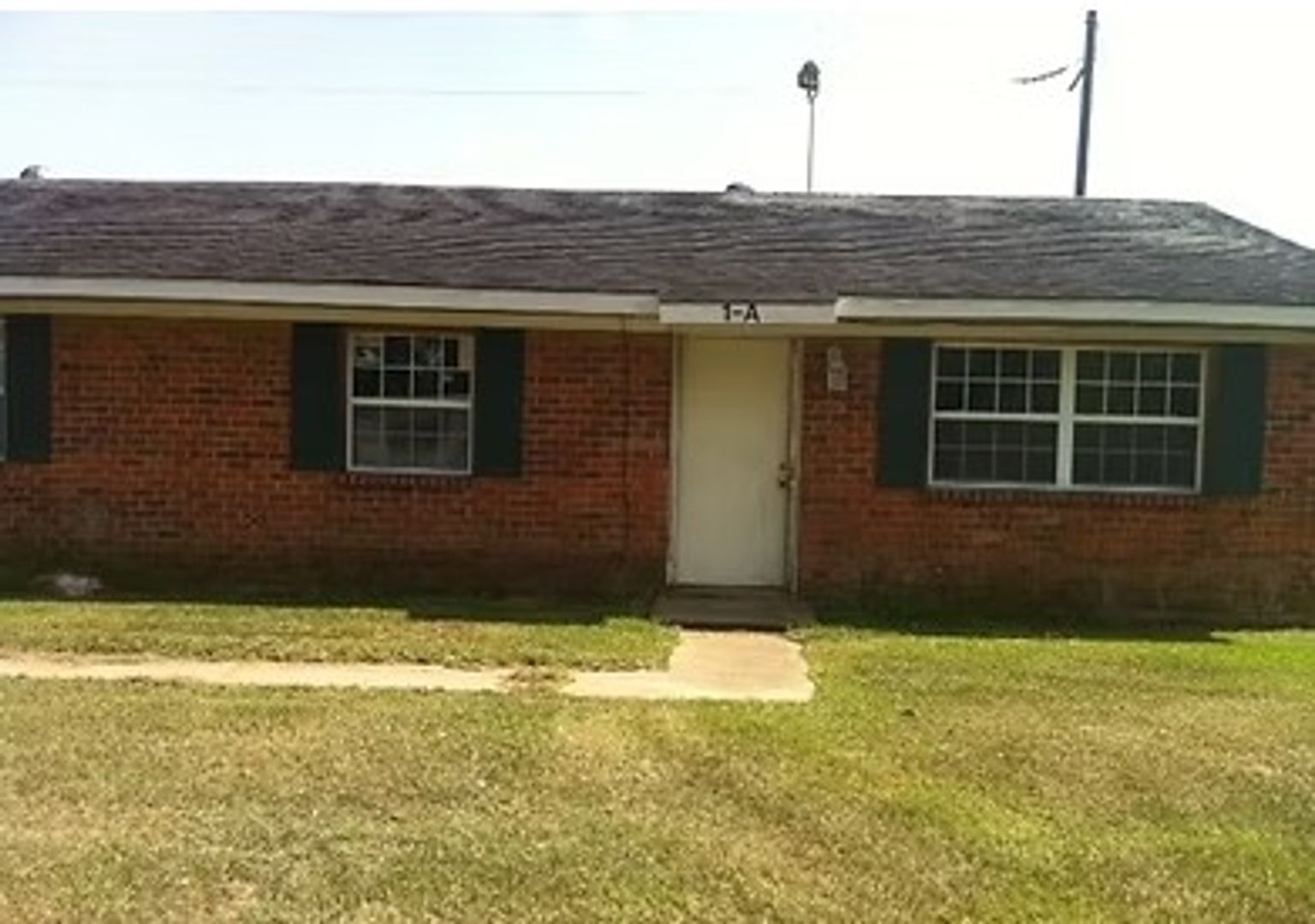 Eunice Apartment: 821 S Beulah St