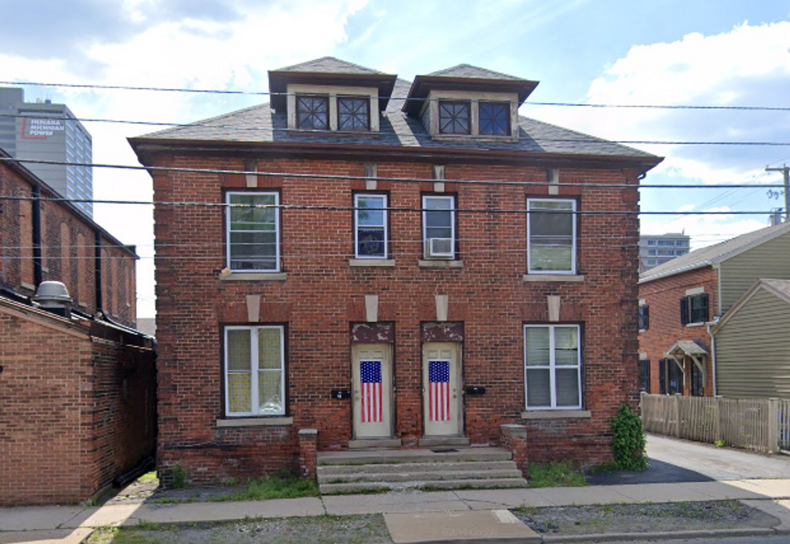 Fort Wayne Apartment: 822 S Lafayette St