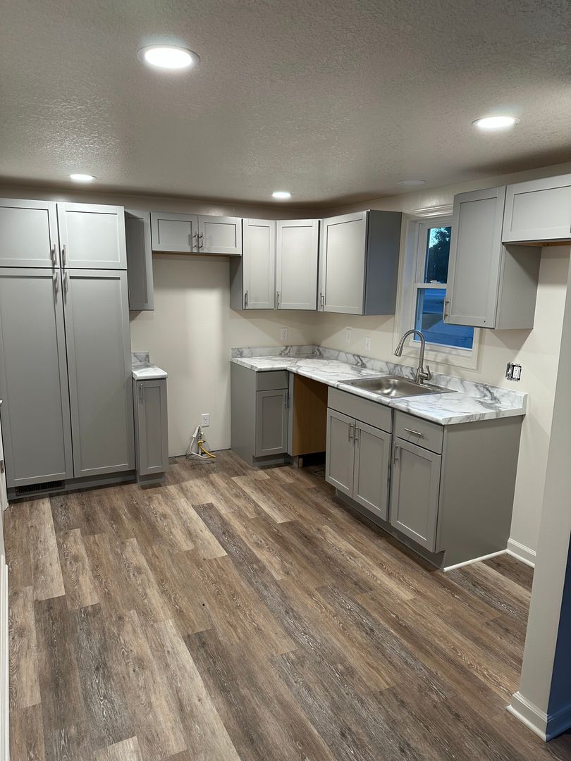 Leo House: 14818 Wayne St