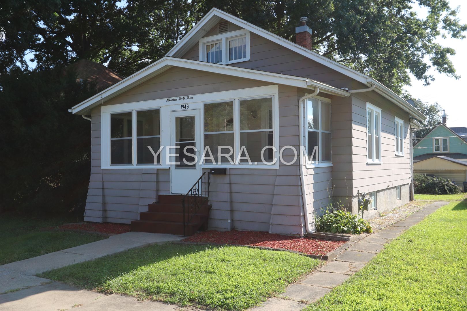 Burlington House: 1943 Bertsch Ave