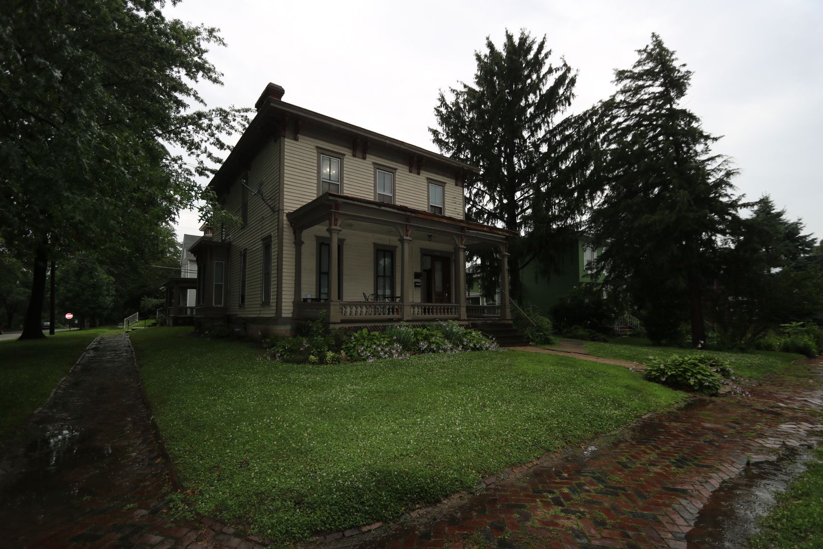 Burlington Apartment: 1103 N 6th St