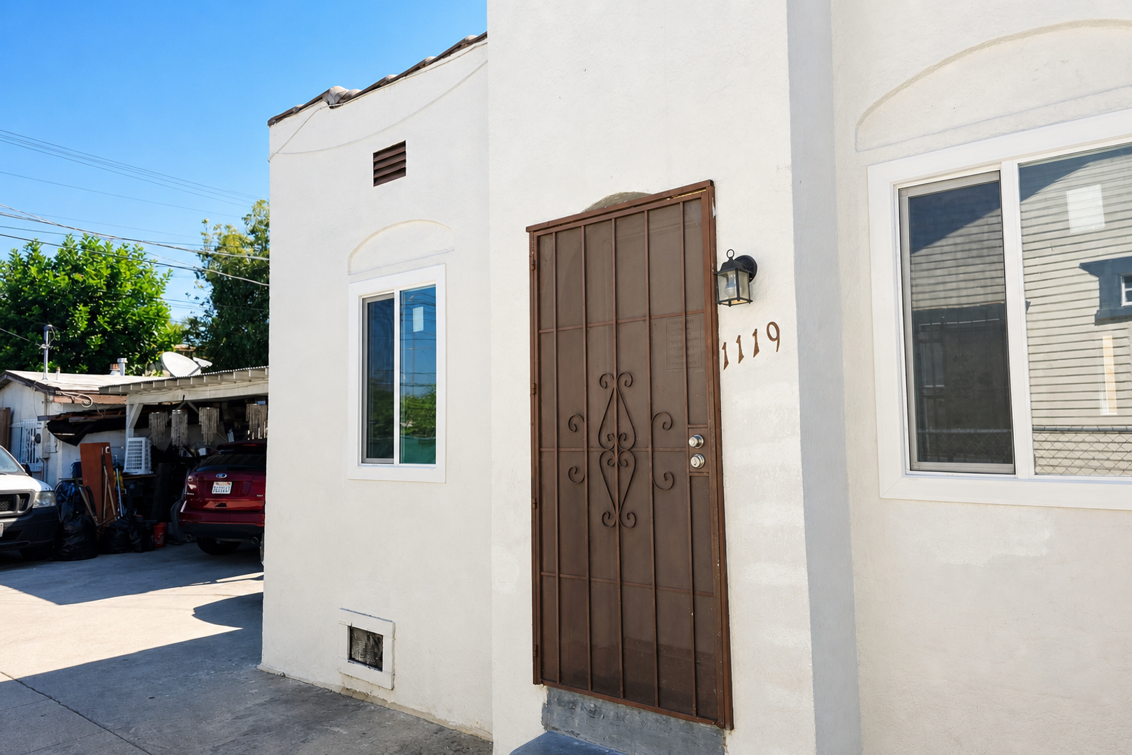 Los Angeles Apartment: 1117-1119 W. 58th Pl.
