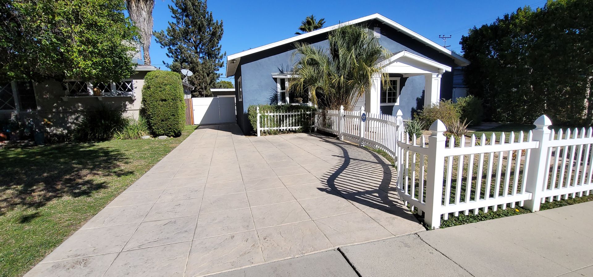 Woodland Hills House: 22509 Clarendon St