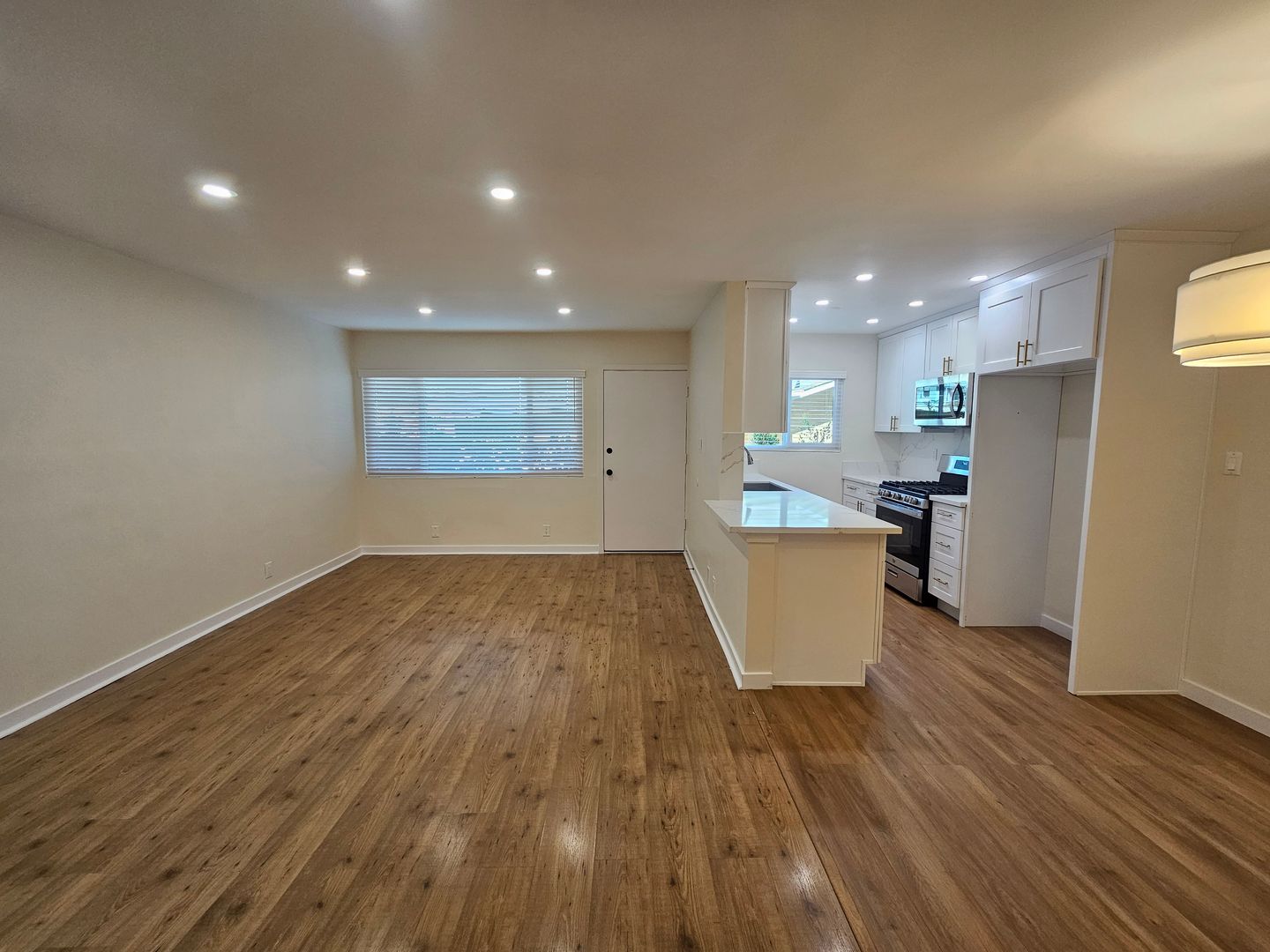 Burbank Apartment: 561 East Orange Grove Avenue