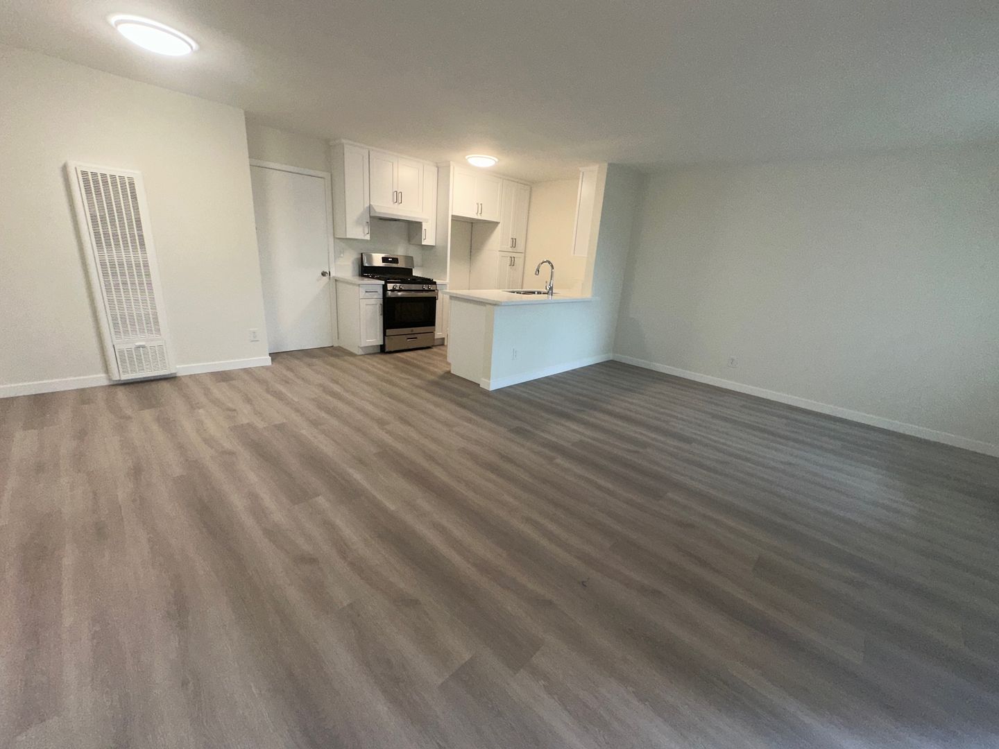 Northridge Apartment: 18521 Prairie St