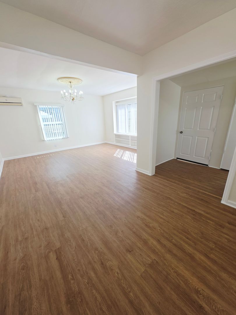 Glendale Apartment: 449 W Harvard St