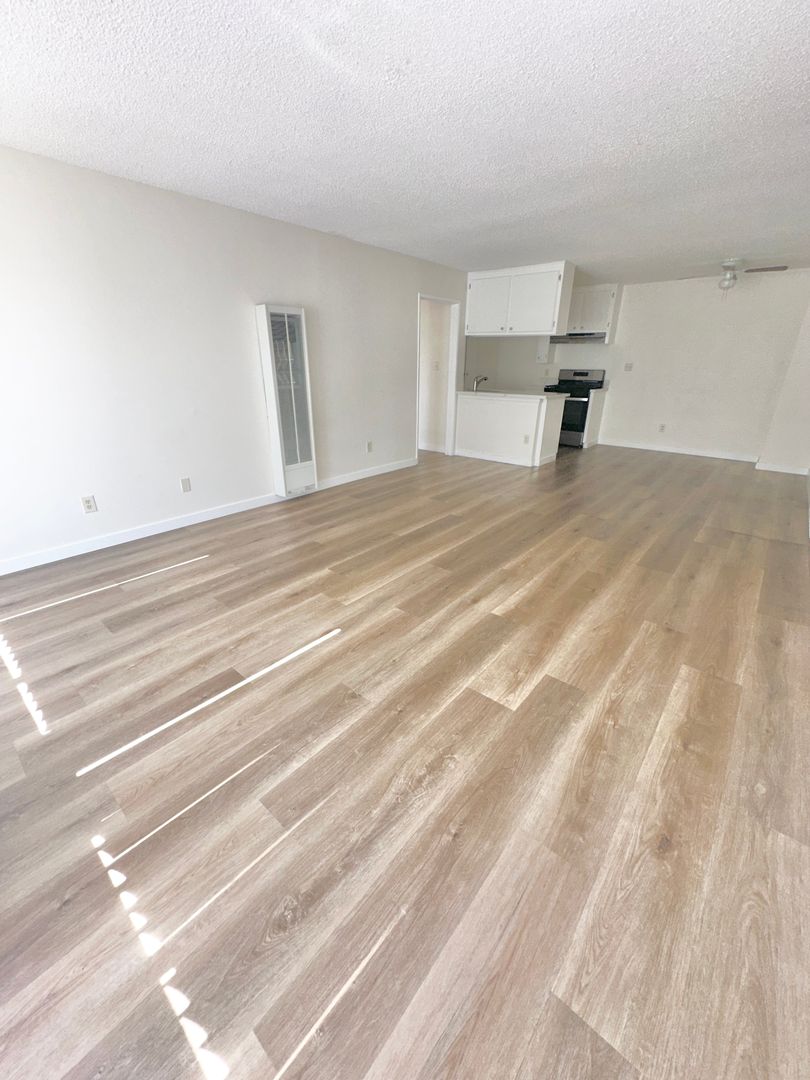 Northridge Apartment: 18521 Prairie St