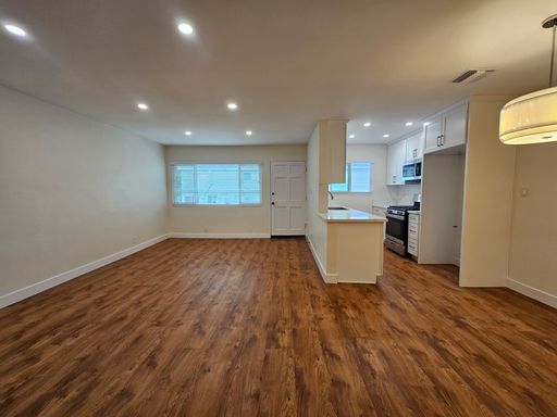 Brand New, 2 bed 2 bath Burbank – photo 1