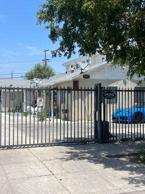 Cozy and chic 1 bedroom in Van Nuys – photo 1