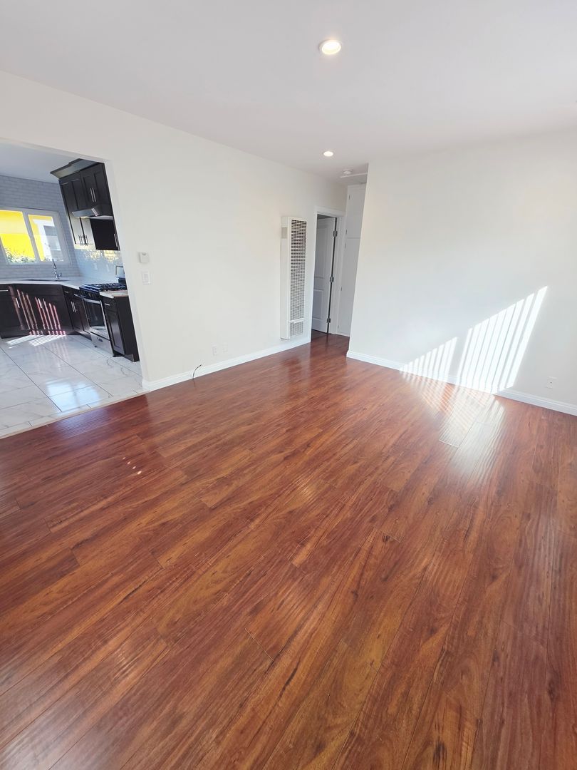 Glendale Apartment: 449 W Harvard St