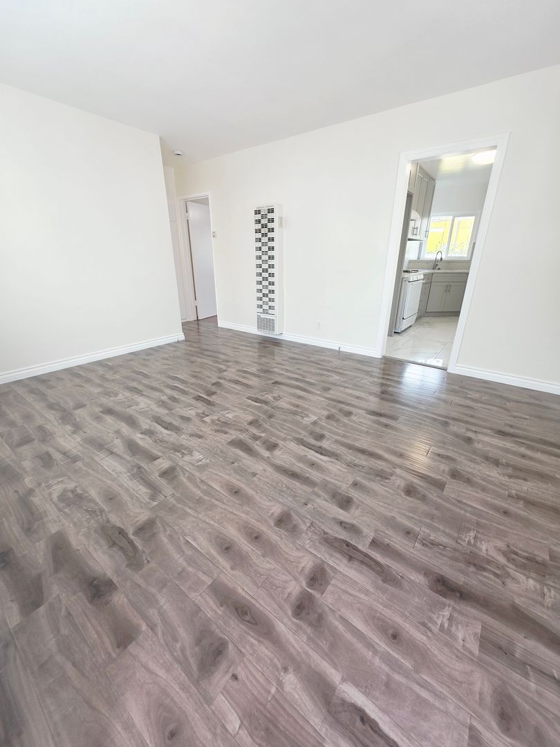 Glendale Apartment: 449 W Harvard St