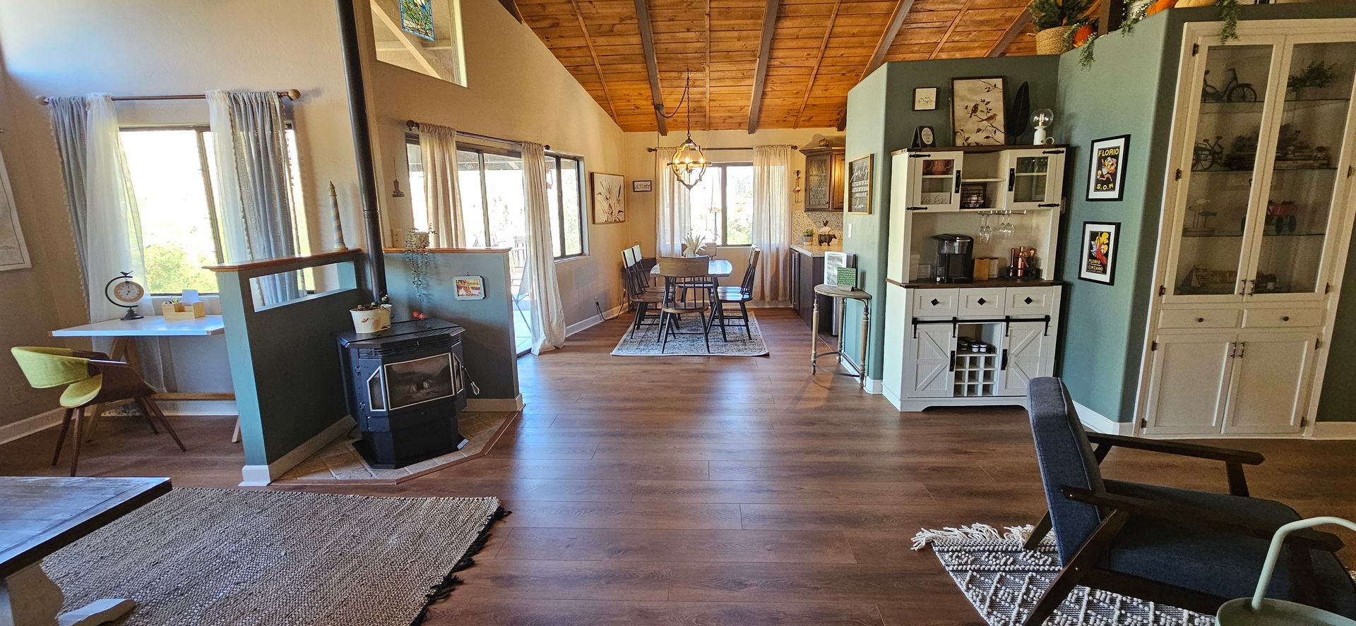 Kernville House: 37 Oak Pl