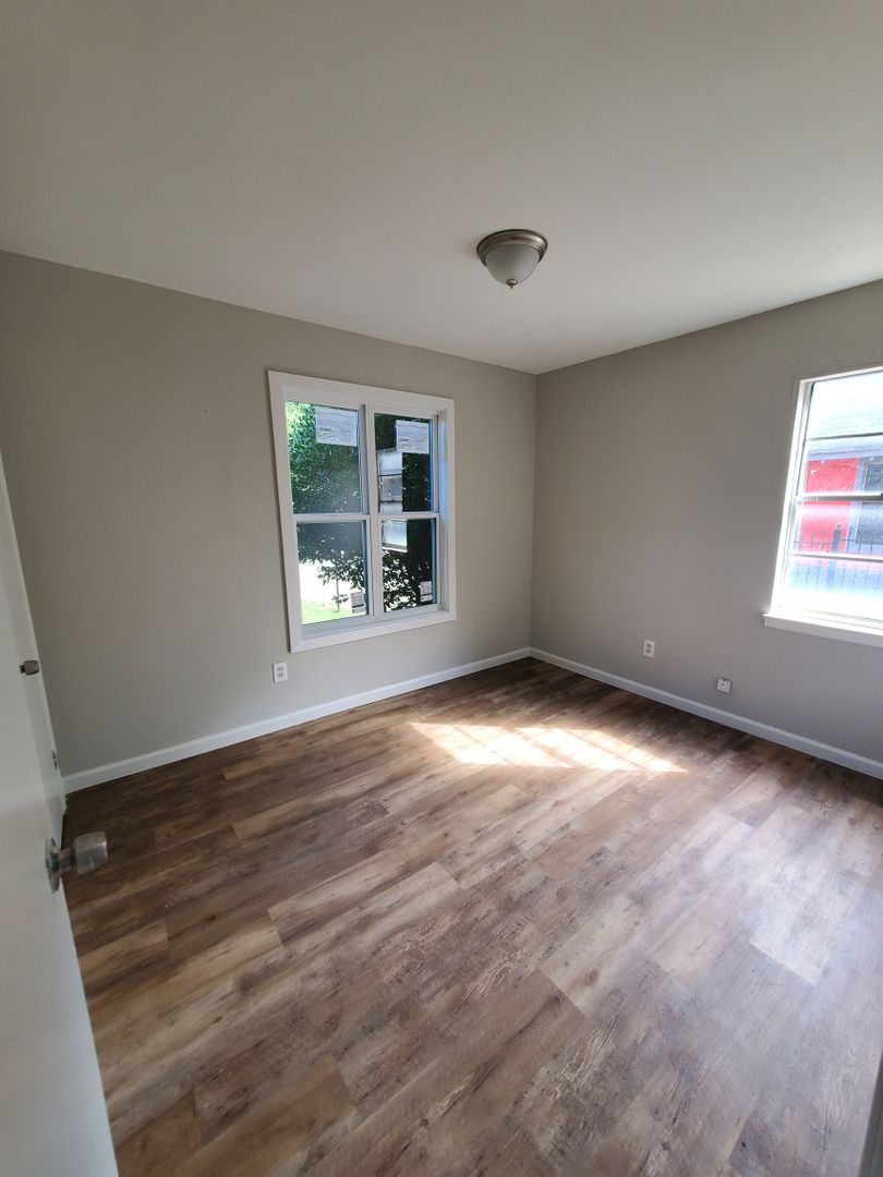 Memphis Apartment: 607 McLemore Ave