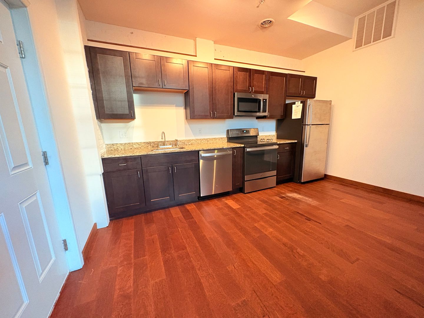 York Apartment: 231 W College Ave