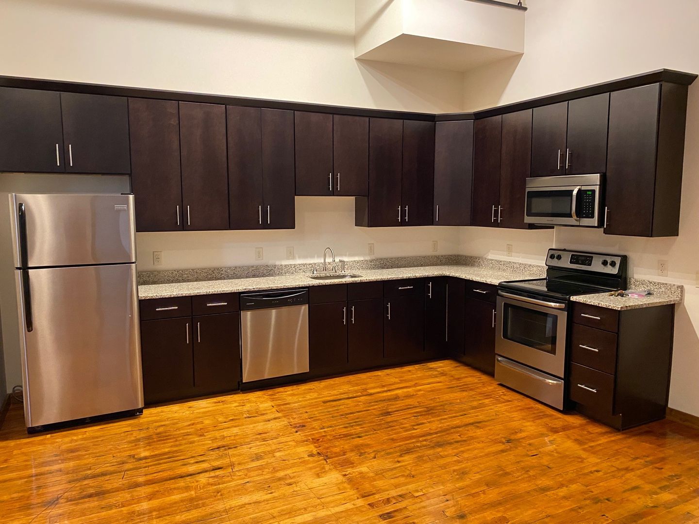 York Apartment: 1 W Market St