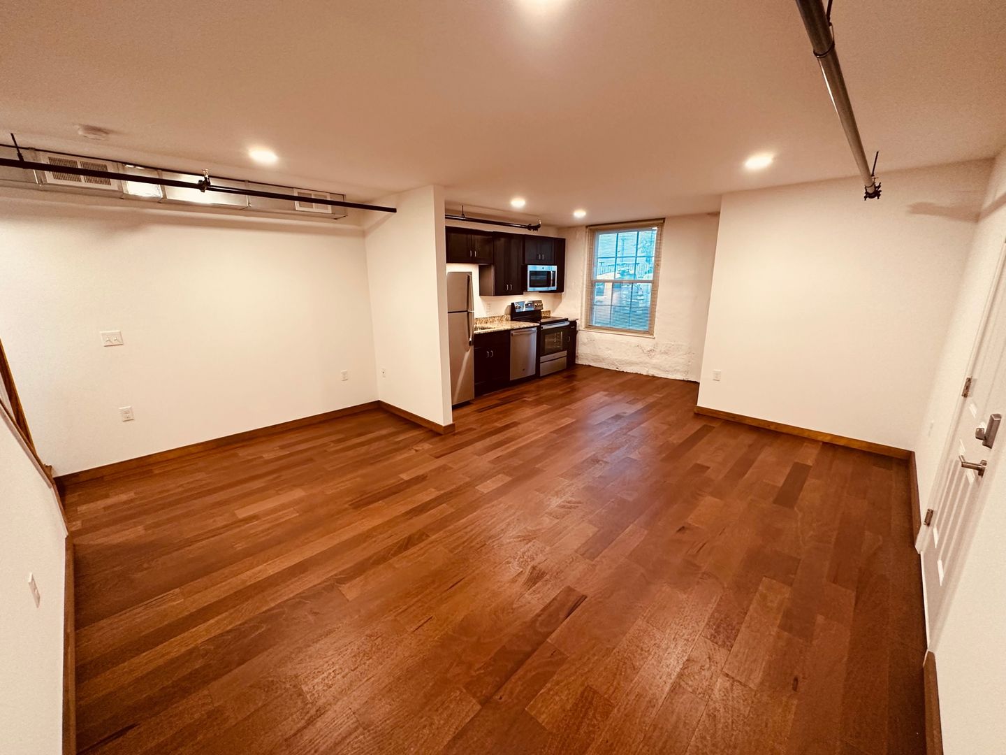 York Apartment: 231 W College Ave