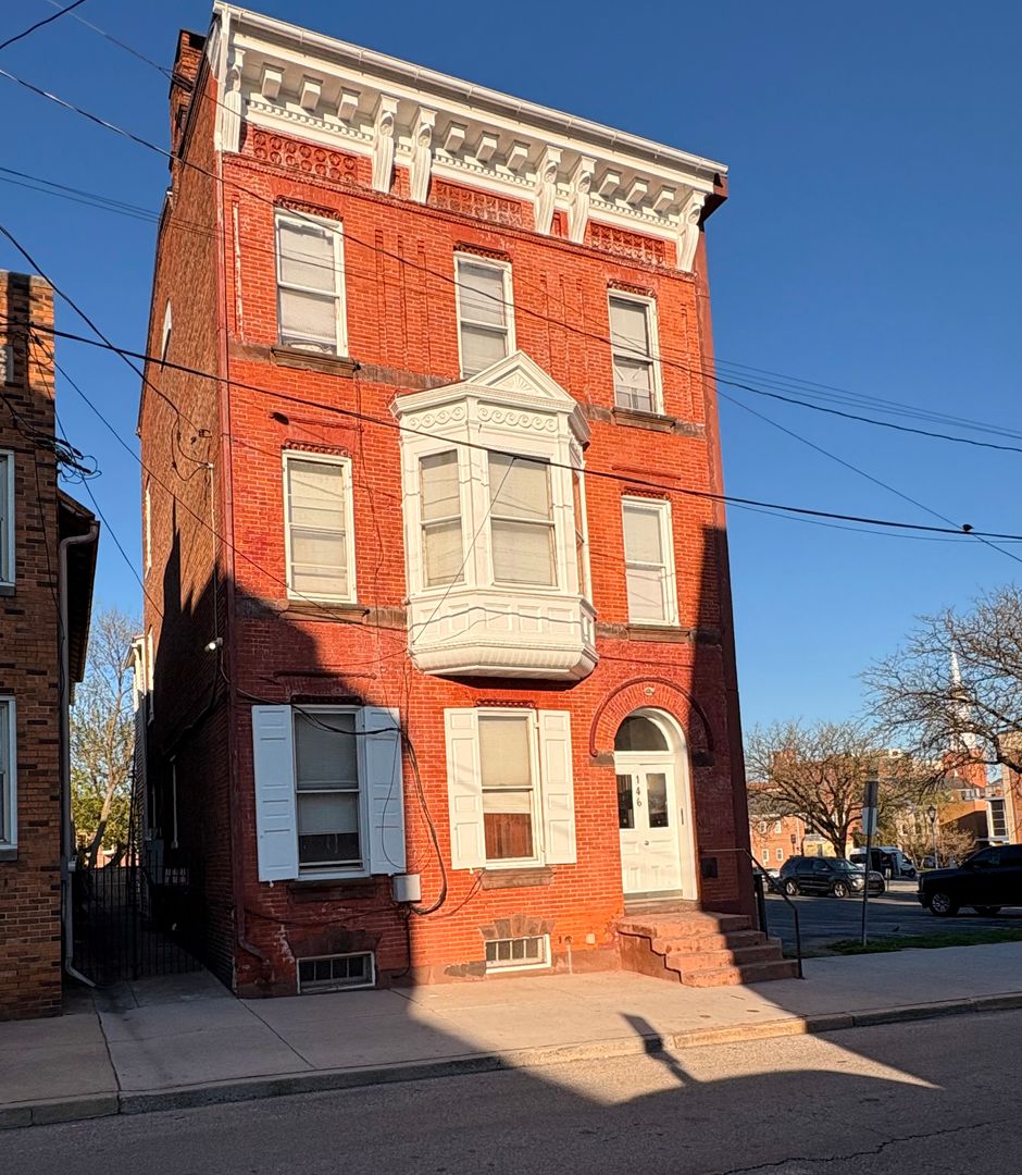 York Apartment: 146 S Duke Street