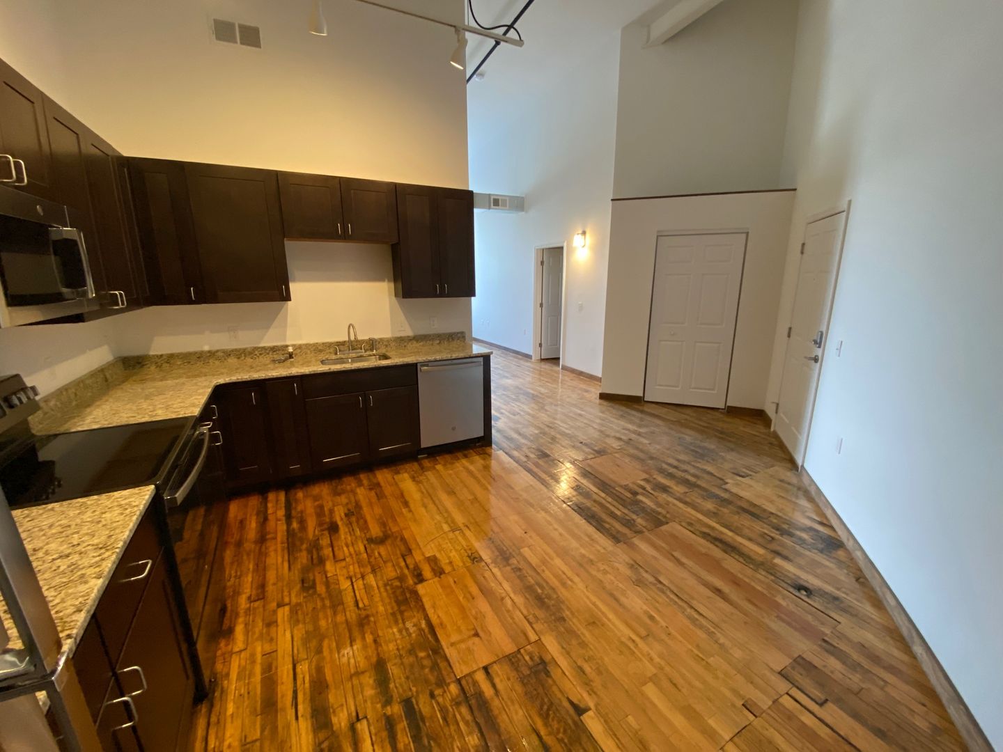 York Apartment: 231 W College Ave