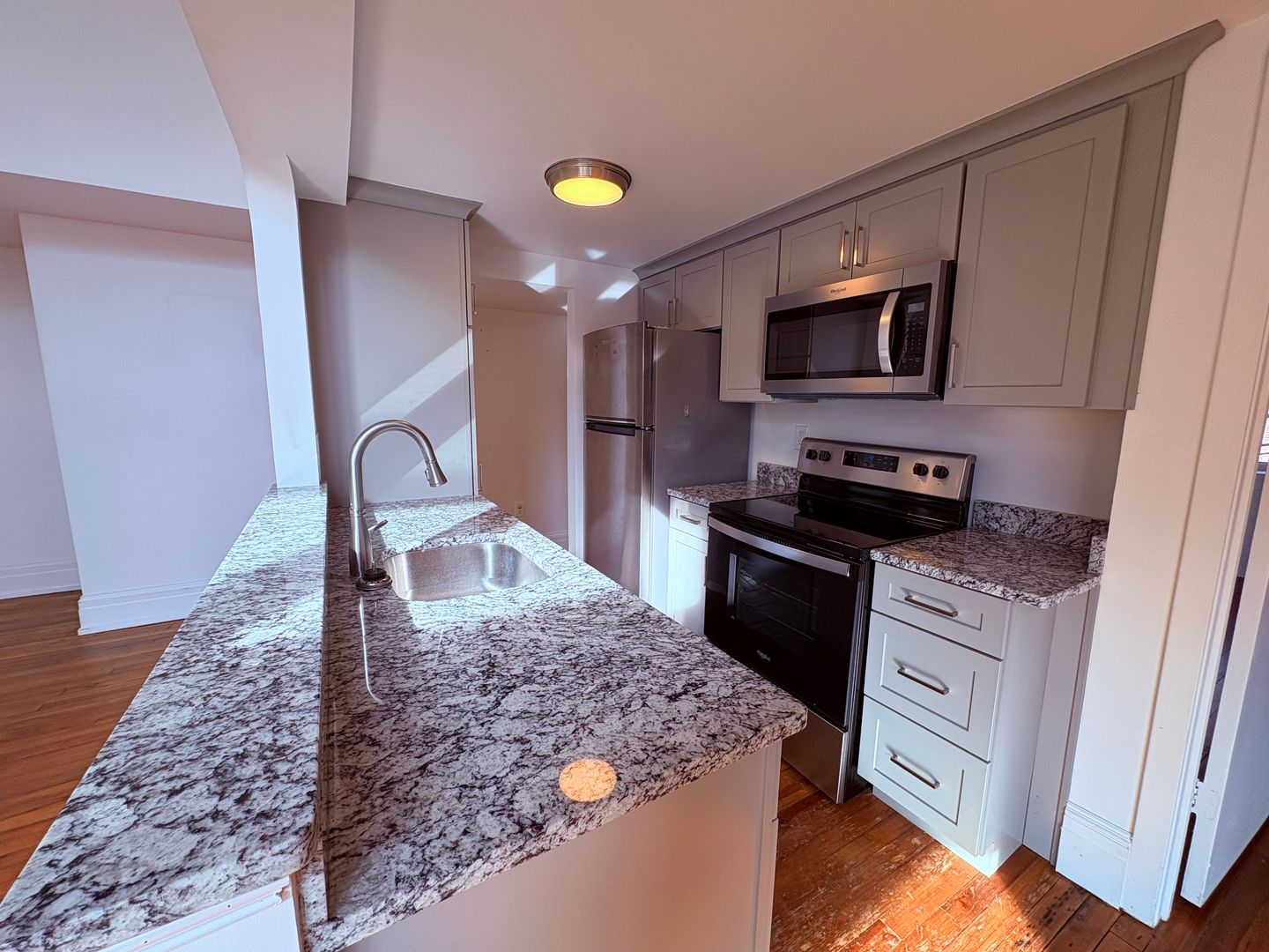 York Apartment: 1 E King Street